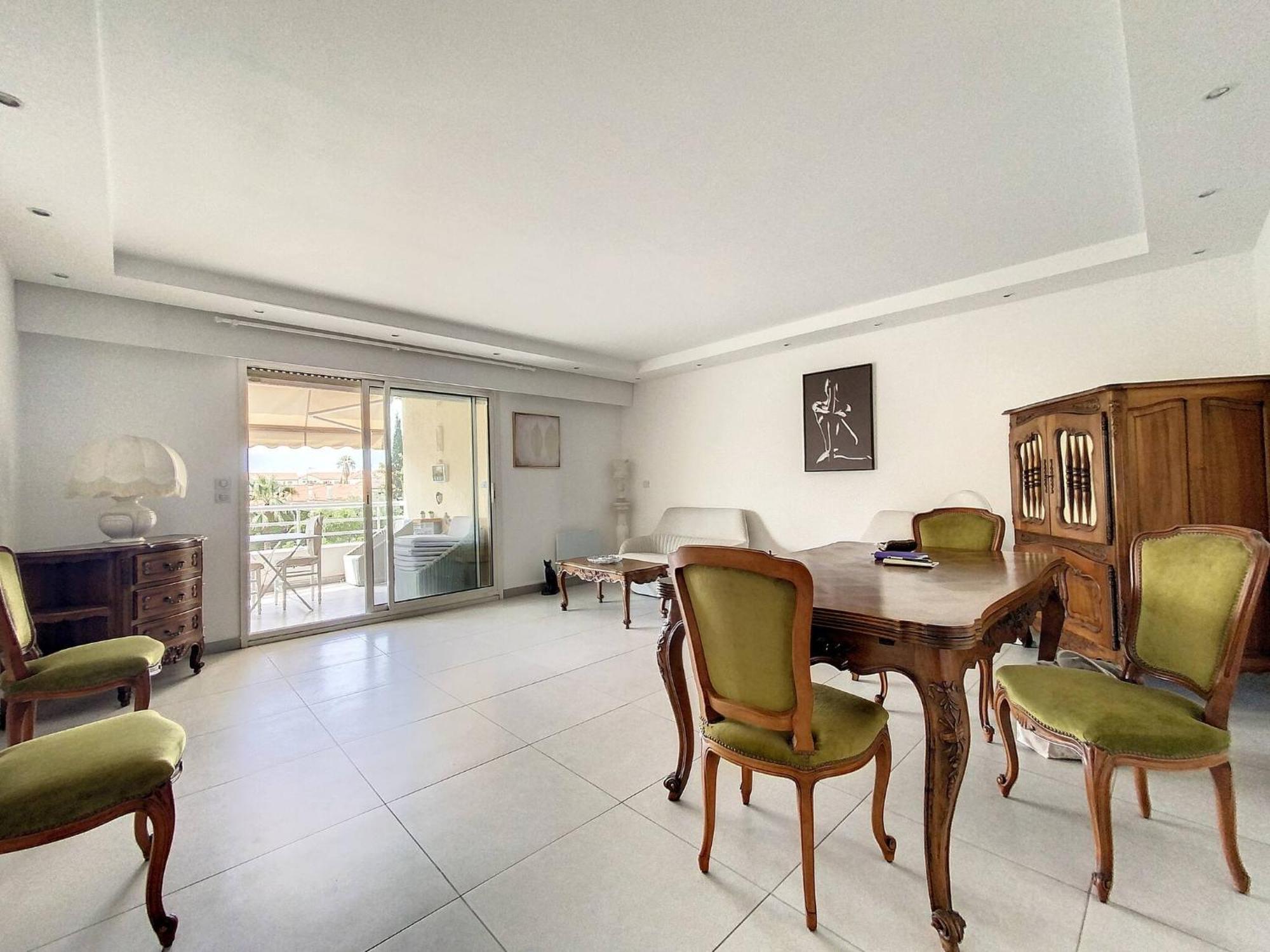 Apartament - 3 Pieces A 15mn Palais *